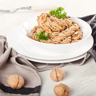 Pasta med hjemmelaget økologisk valnøttpesto